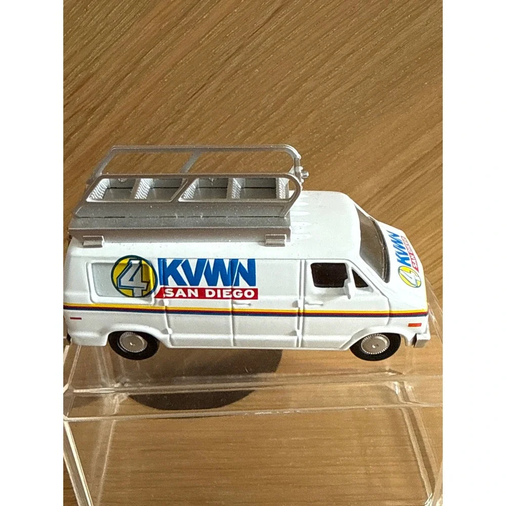 Anchorman KVWN San Diego Channel 4 News Van White Diecast Model Car Movie Prop